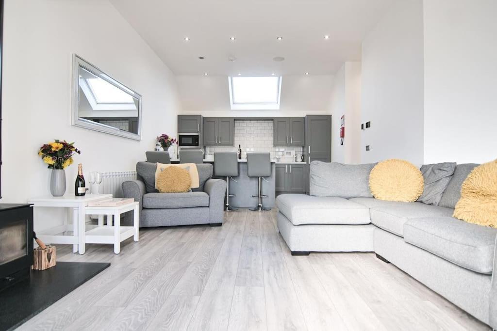 Hoxne Cottages - Daisy Cottage With Private Hot Tub ヨーク エクステリア 写真